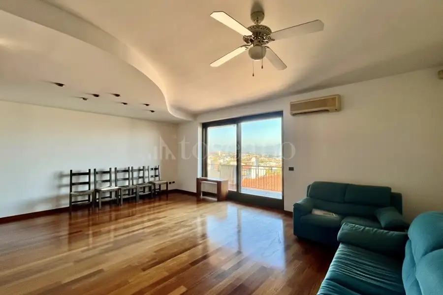 Villa Bifamiliare in vendita di 315 mq a €1.200.000 (rif. 7/2026)