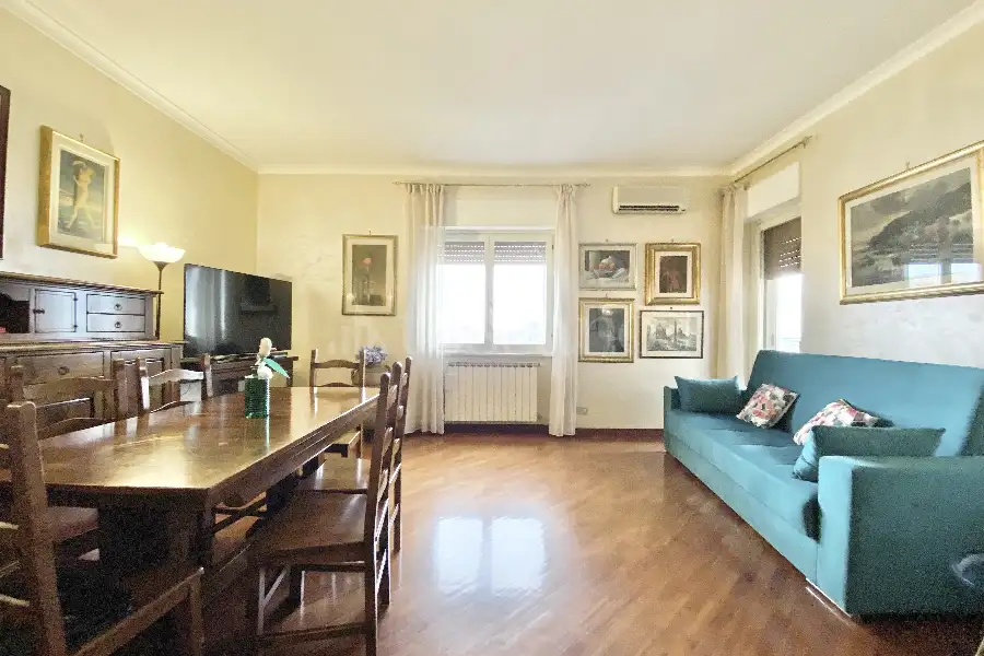 Attico in vendita di 100 mq a €180.000 (rif. 11/2025)