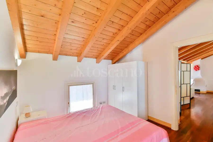 Villa Plurifamiliare in vendita di 400 mq a €3.150.000 (rif. 11/2025)