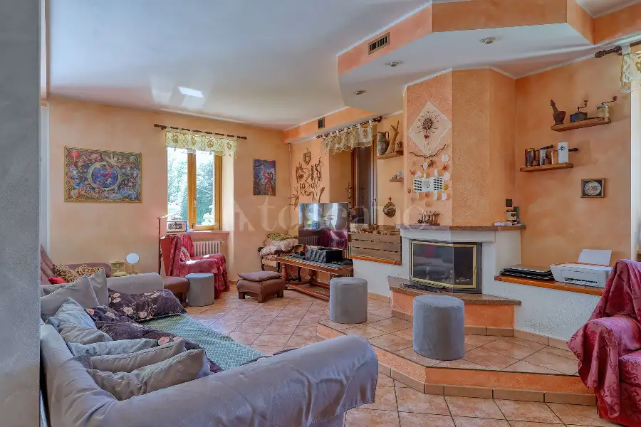 Casa Indipendente in vendita di 700 mq a €850.000 (rif. 146/2026)
