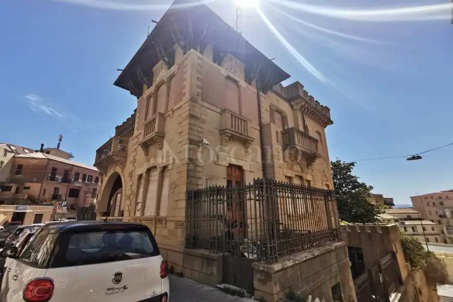 Villa in vendita di 740 mq a €880.000 (rif. 34/2026)