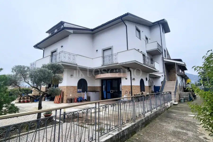 Villa Plurifamiliare in vendita di 800 mq a €795.000 (rif. 6/2025)