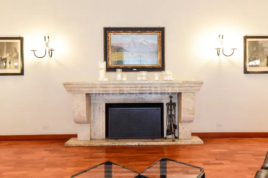 Albergo in vendita di 2.300 mq a €4.500.000 (rif. 39/2026)