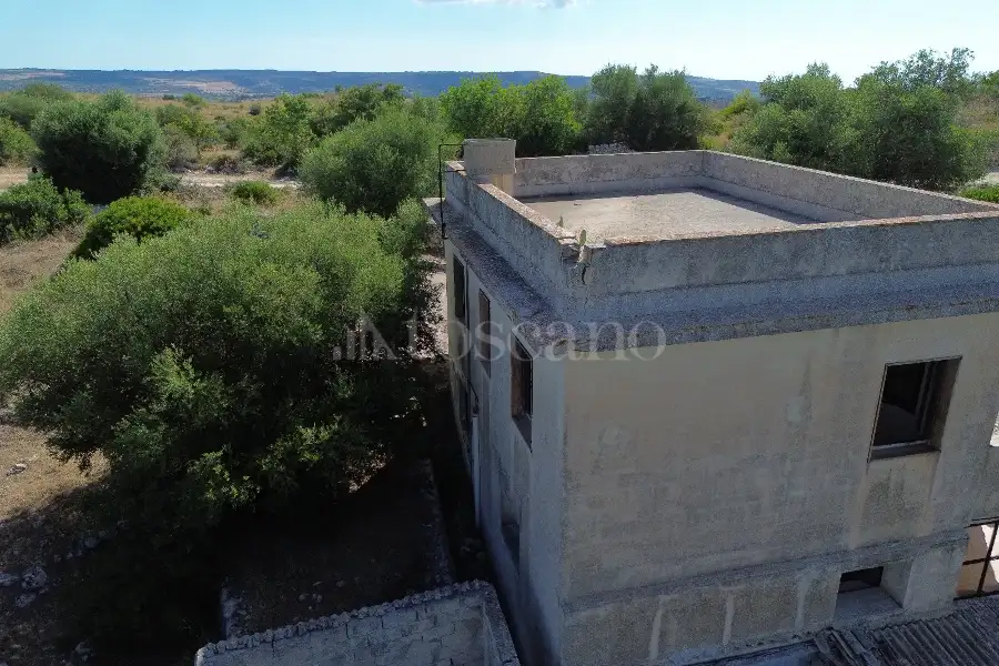 Villa in vendita di 10.000 mq a €230.000 (rif. 99/2025)