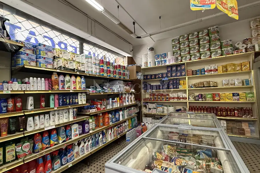 Negozio in vendita di 100 mq a €125.000 (rif. 8/2026)
