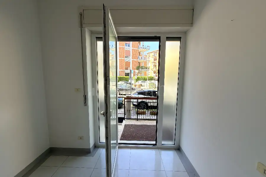 Negozio in affitto di 100 mq a €1.600 (rif. 13/2026)