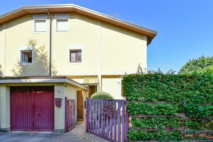 Villa Bifamiliare in vendita di 250 mq a €485.000 (rif. 16/2026)