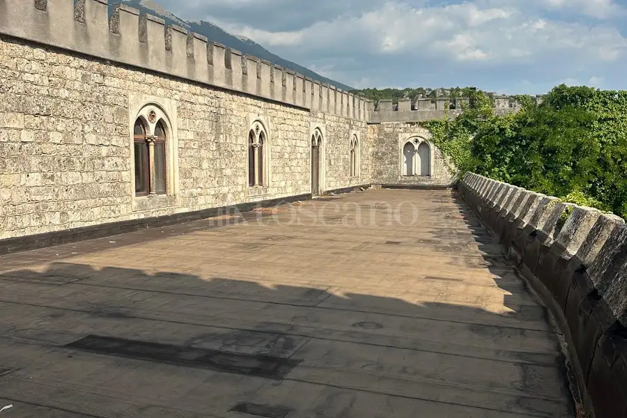 Palazzo in vendita di 3.000 mq trattativa riservata (rif. 69/2026)