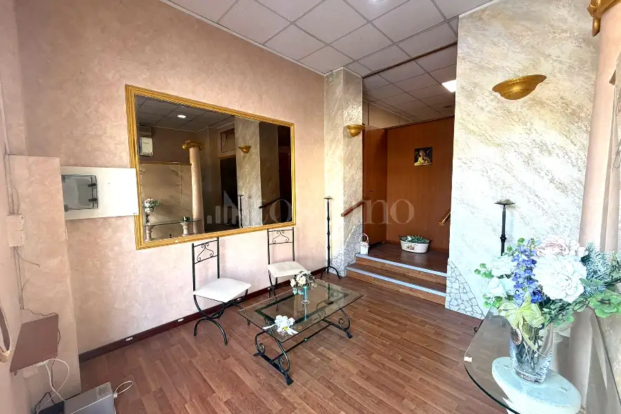 Attività Commerciale in affitto di 46 mq a €1.000 (rif. 21/2026)