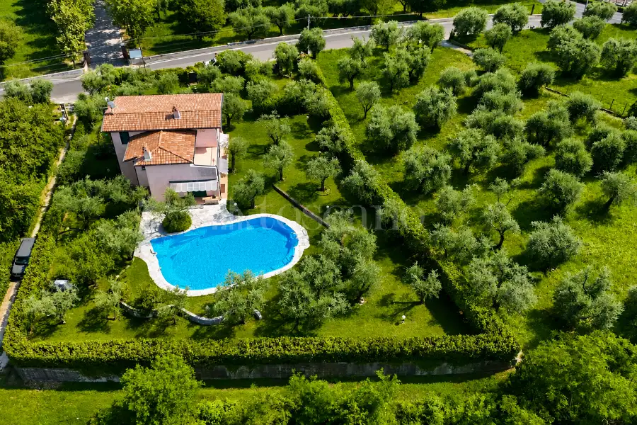Villa in vendita di 400 mq a €1.200.000 (rif. 24/2026)