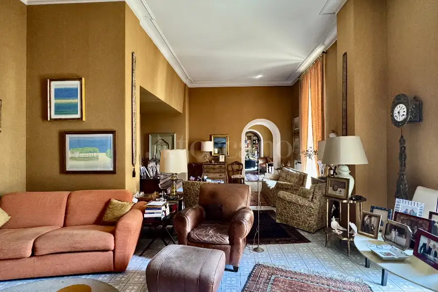 Casa in vendita di 340 mq a €690.000 (rif. 144/2025)
