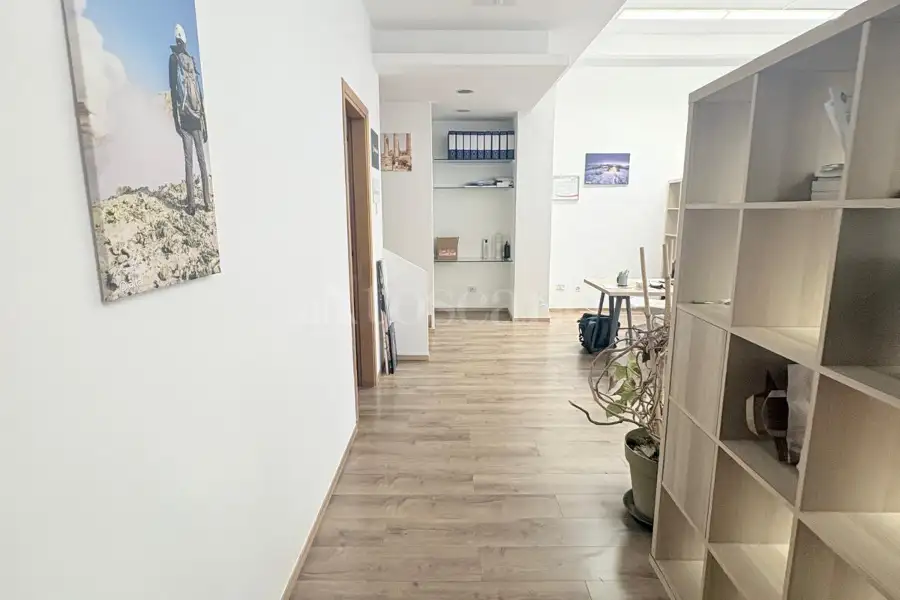 Negozio in vendita di 160 mq a €219.000 (rif. 10/2026)
