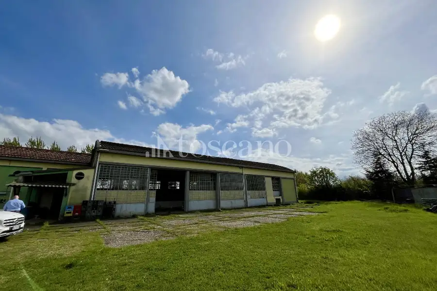 Capannone in vendita di 650 mq a €400,000 (rif. TS0030VE)