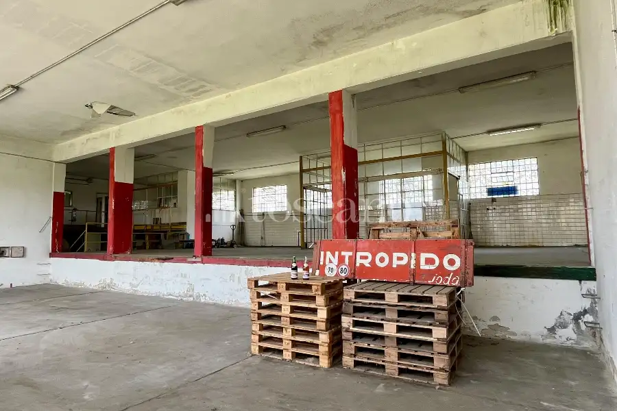 Capannone in vendita di 650 mq a €400,000 (rif. TS0030VE)