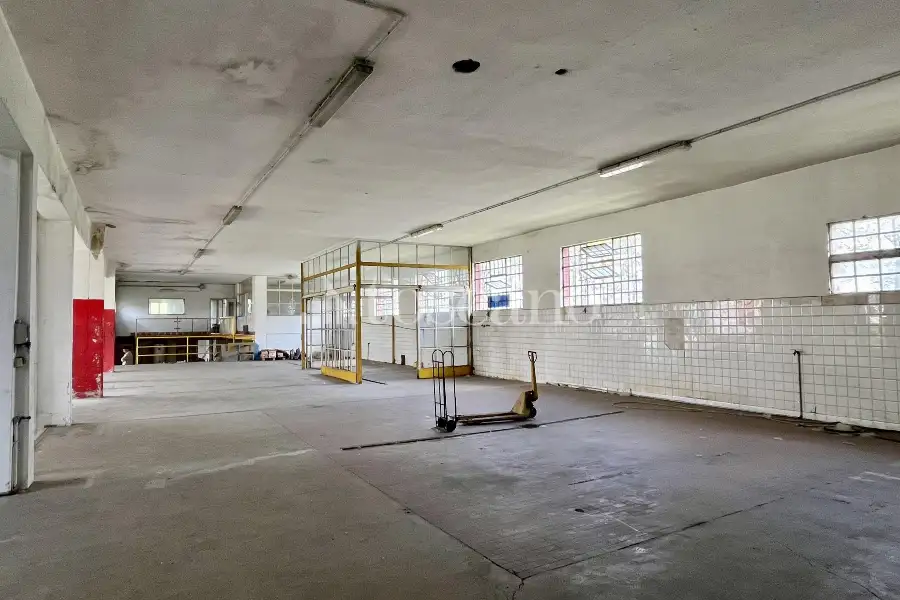Capannone in vendita di 650 mq a €400,000 (rif. TS0030VE)
