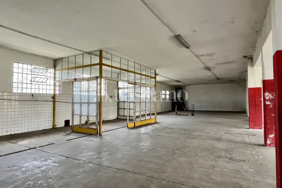 Capannone in vendita di 650 mq a €400,000 (rif. TS0030VE)