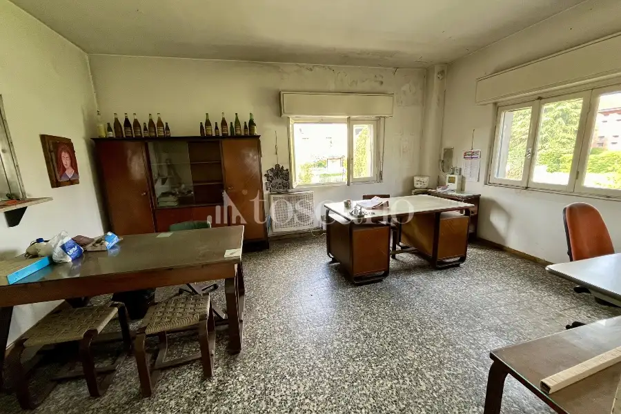 Capannone in vendita di 650 mq a €400,000 (rif. TS0030VE)