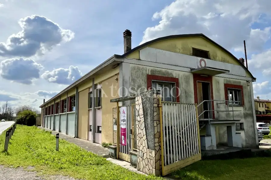 Capannone in vendita di 650 mq a €400,000 (rif. TS0030VE)