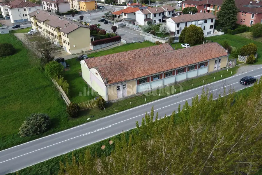 Capannone in vendita di 650 mq a €400,000 (rif. TS0030VE)