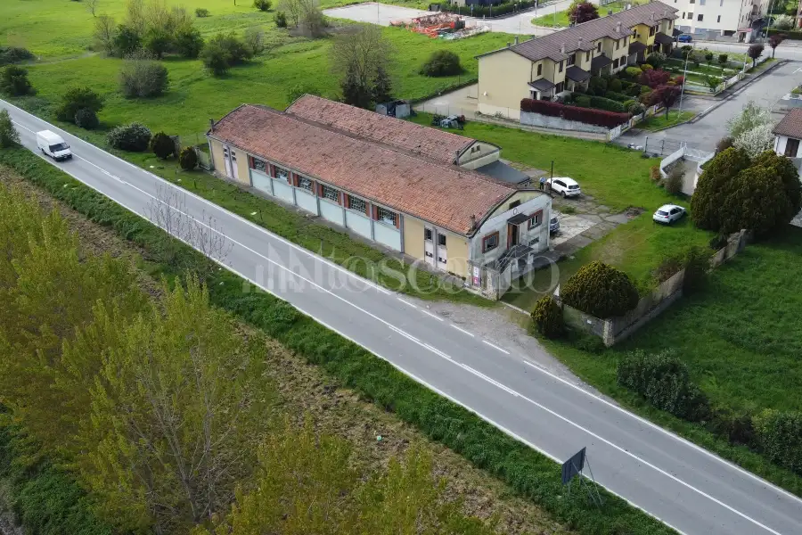 Capannone in vendita di 650 mq a €400,000 (rif. TS0030VE)