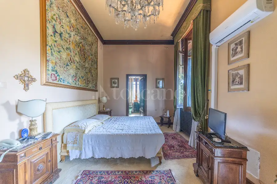 Villa in vendita di 750 mq a €1.950.000 (rif. 53/2026)