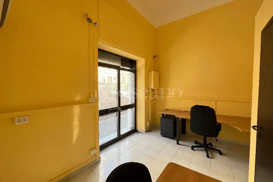 Negozio in affitto di 15 mq a €600 (rif. 23/2026)