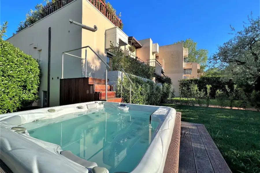 Villino a Schiera in vendita di 300 mq a €2.100.000 (rif. 36/2025)