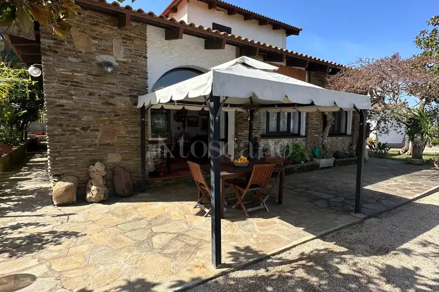 Villa in vendita di 300 mq a €290.000 (rif. 50/2025)