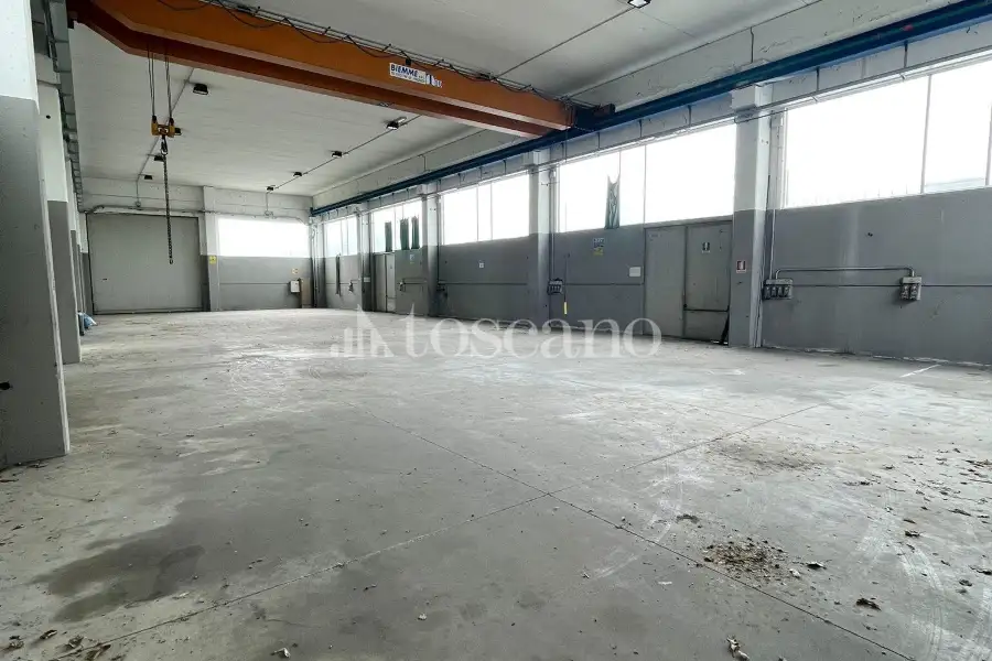 Capannone in vendita di 680 mq a €244,000 (rif. BL6090VE)