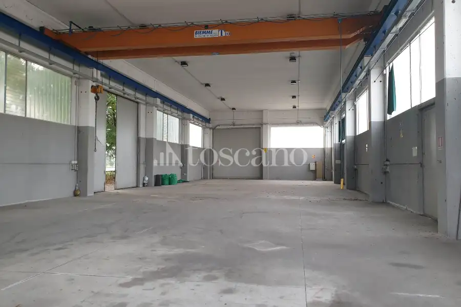 Capannone in vendita di 680 mq a €244,000 (rif. BL6090VE)