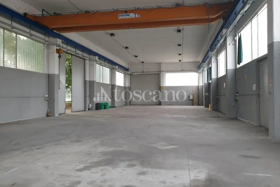 Capannone in vendita di 680 mq a €244,000 (rif. BL6090VE)