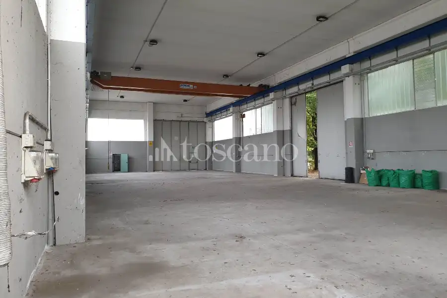 Capannone in vendita di 680 mq a €244,000 (rif. BL6090VE)
