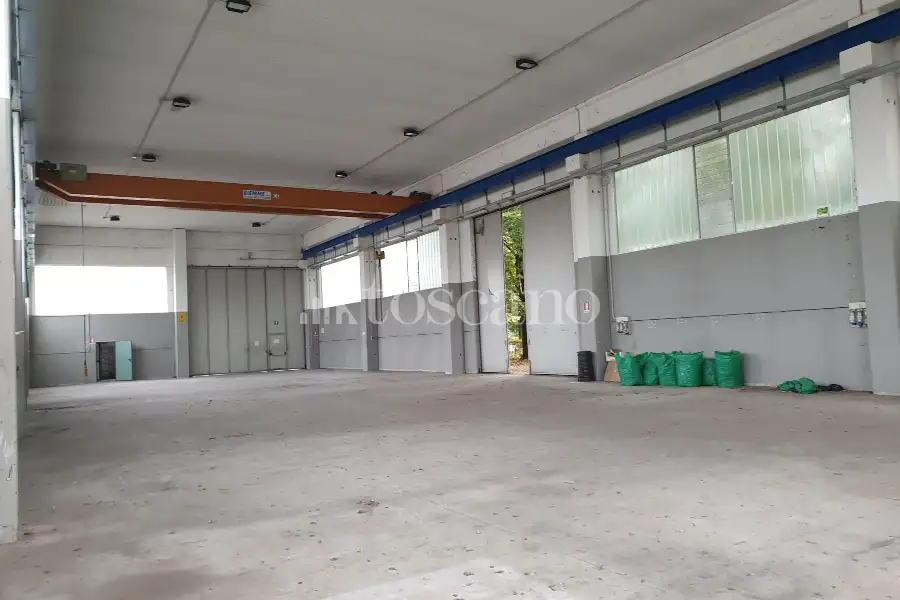 Capannone in vendita di 680 mq a €244,000 (rif. BL6090VE)