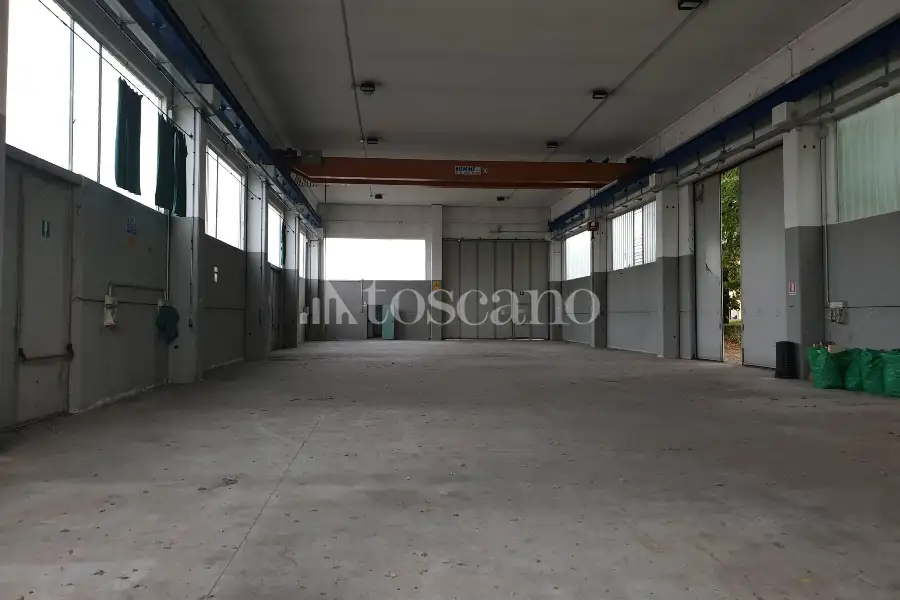 Capannone in vendita di 680 mq a €244,000 (rif. BL6090VE)