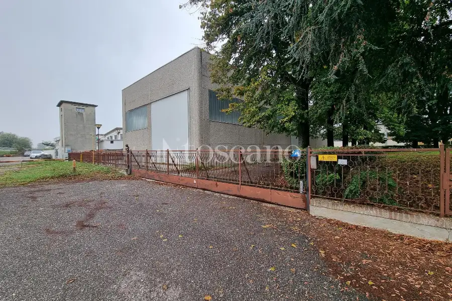 Capannone in vendita di 680 mq a €244,000 (rif. BL6090VE)