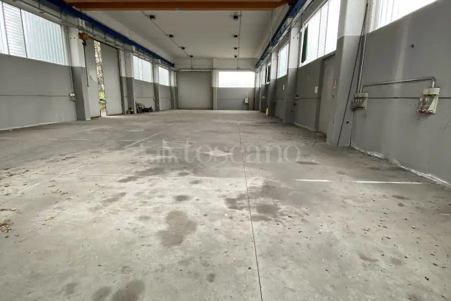 Capannone in vendita di 680 mq a €244,000 (rif. BL6090VE)