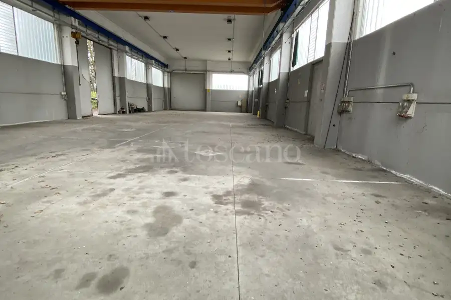 Capannone in vendita di 680 mq a €244,000 (rif. BL6090VE)