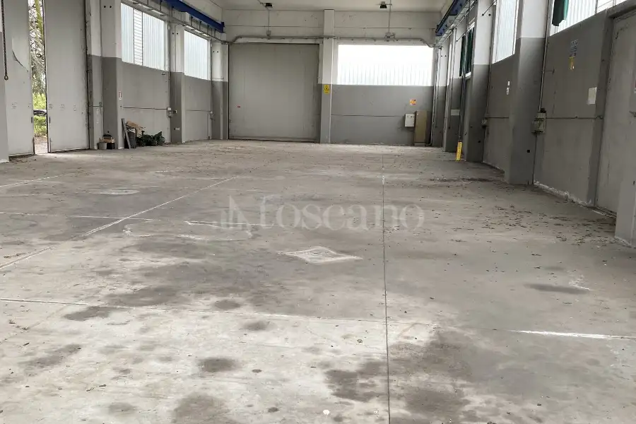 Capannone in vendita di 680 mq a €244,000 (rif. BL6090VE)