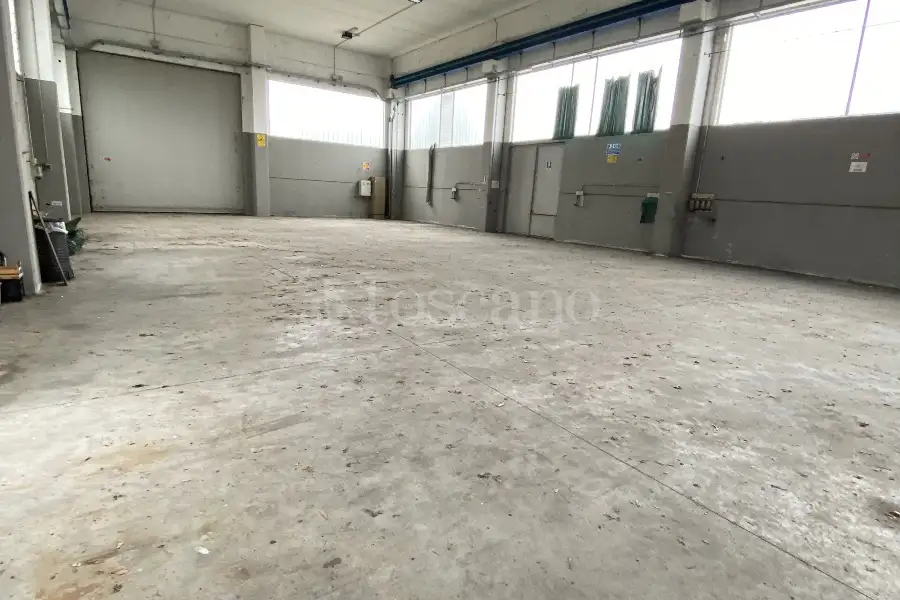 Capannone in vendita di 680 mq a €244,000 (rif. BL6090VE)