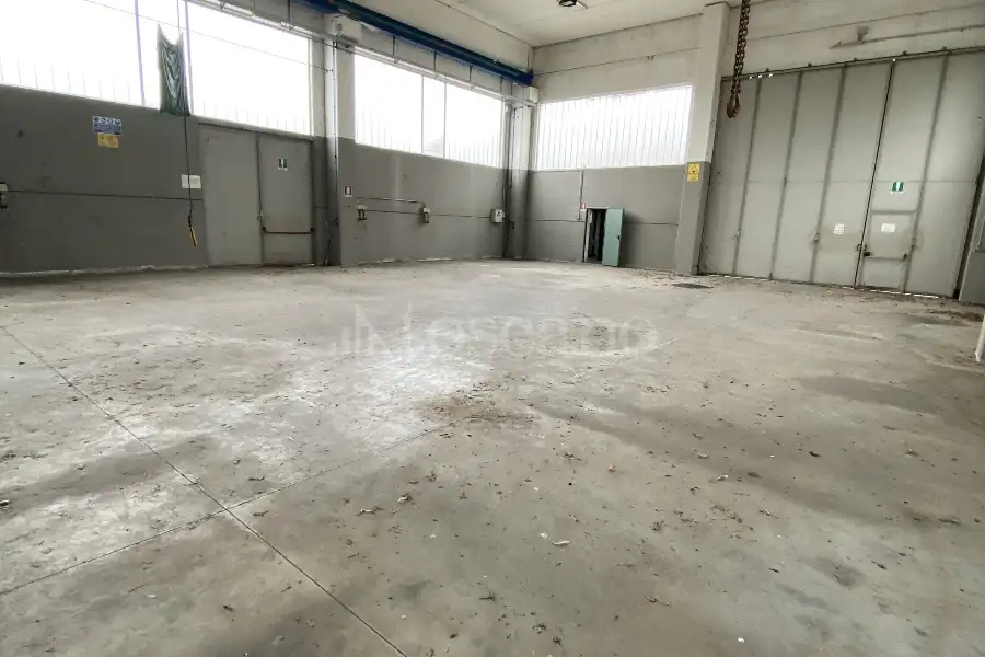 Capannone in vendita di 680 mq a €244,000 (rif. BL6090VE)