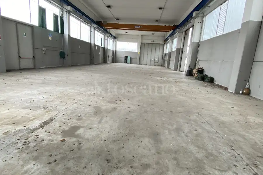 Capannone in vendita di 680 mq a €244,000 (rif. BL6090VE)