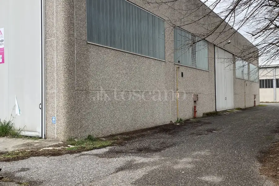 Capannone in vendita di 680 mq a €244,000 (rif. BL6090VE)