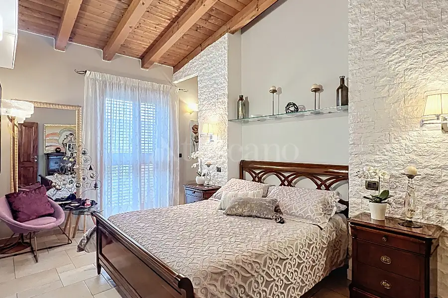 Villa Plurifamiliare in vendita di 480 mq a €680.000 (rif. 2/2026)