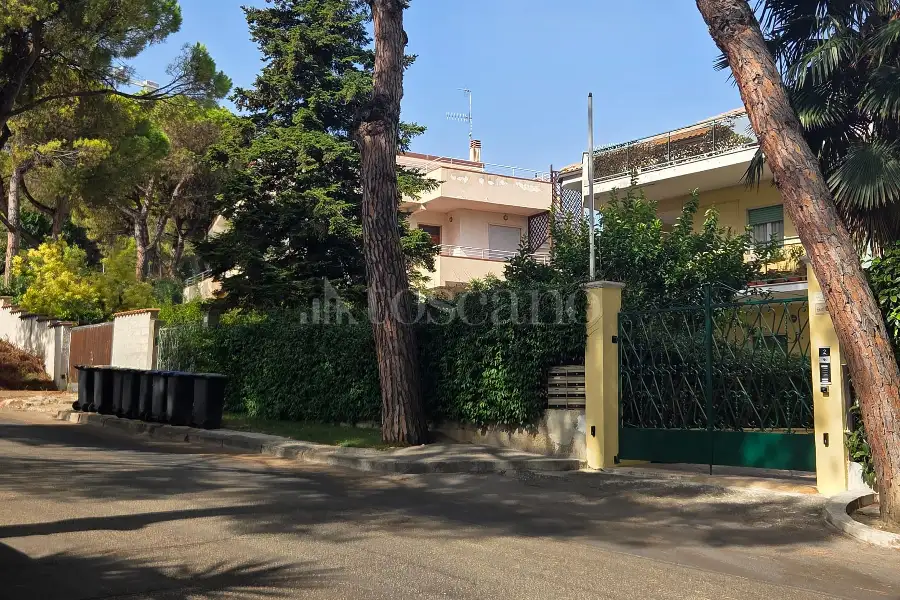 Villa Plurifamiliare in vendita di 575 mq a €580.000 (rif. 33/2026)