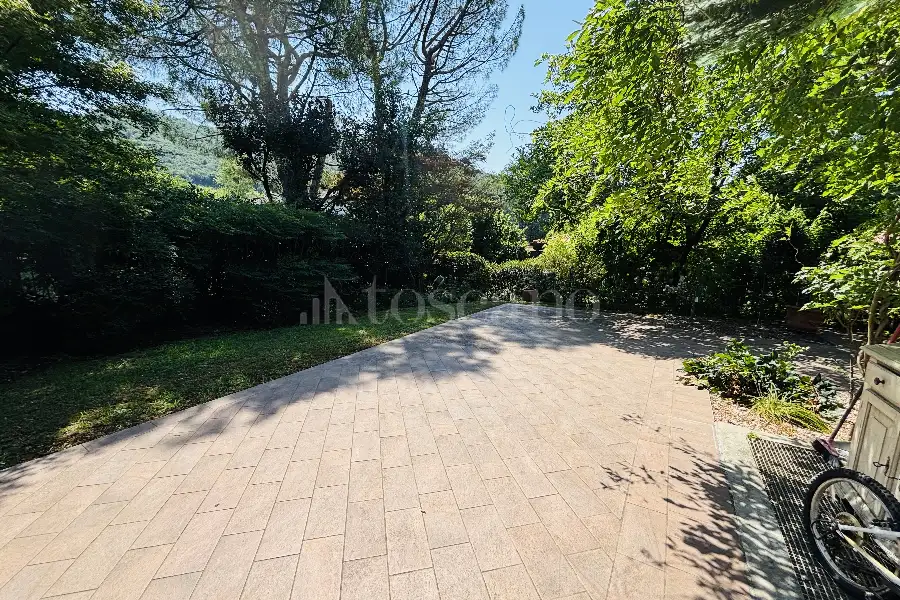 Villa in vendita di 385 mq a €880.000 (rif. 39/2026)