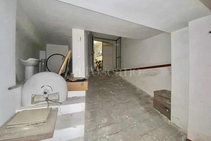 Posto Moto in vendita di 110 mq a €68.000 (rif. 4/2026)