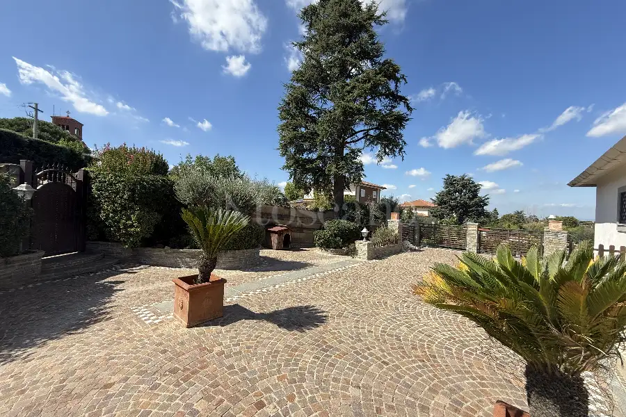 Villa Bifamiliare in vendita di 200 mq a €499.000 (rif. 10/2025)