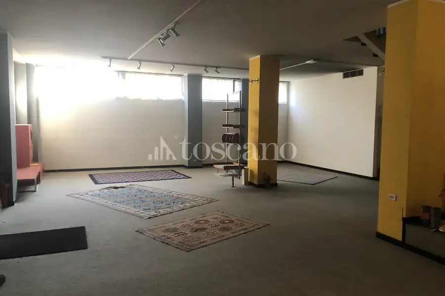 Capannone in vendita di 406 mq a €98,000 (rif. MRE3022VE)