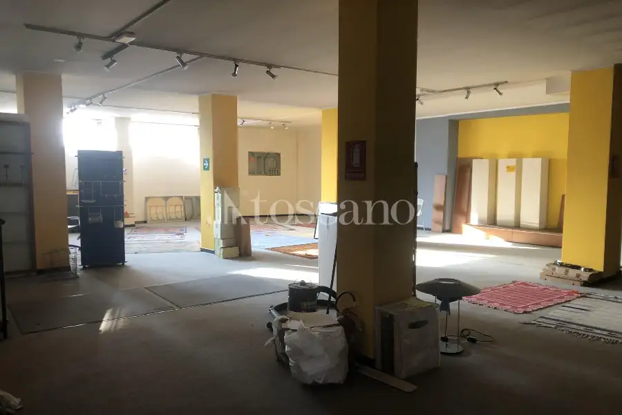 Capannone in vendita di 406 mq a €98,000 (rif. MRE3022VE)