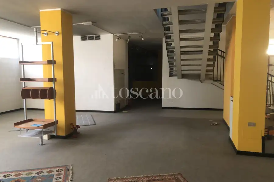 Capannone in vendita di 406 mq a €98,000 (rif. MRE3022VE)